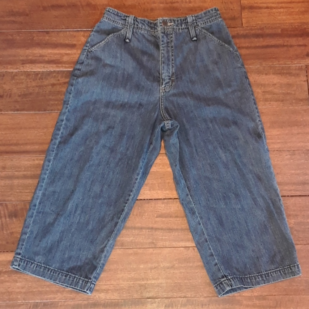 5/25. Lee Ladies Relaxed Blue Denim Capris